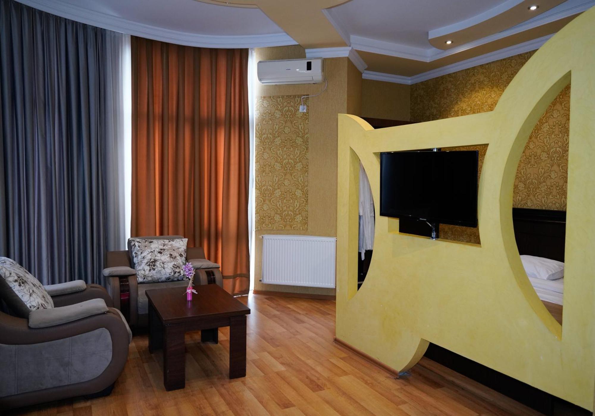 Hotel Monopoli Kutaisi Exteriér fotografie